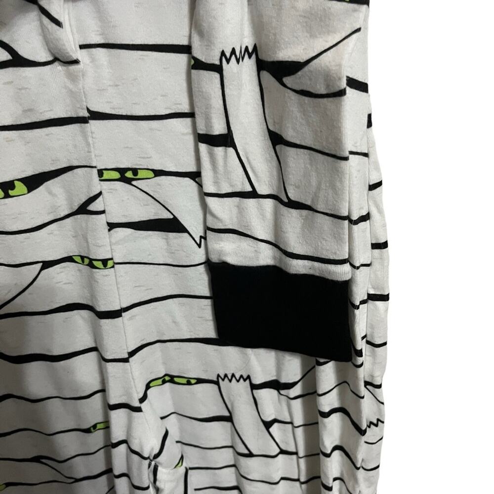 Old Navy Glow In the Dark Eyes Mummy Halloween Onesie Pajamas Size Medium Tall - Picture 8 of 8